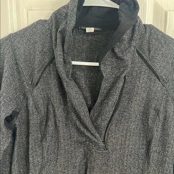 Lululemon Women's workout jacket size 10 - Picture 3 of 5